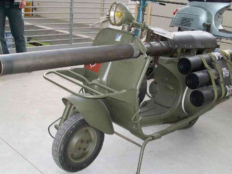 Le motociclette “in divisa” sfilano a Novegro