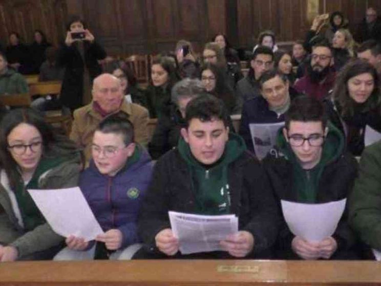 In chiesa a Mercogliano don Vitaliano fa cantare «Soldi» di Mahmood