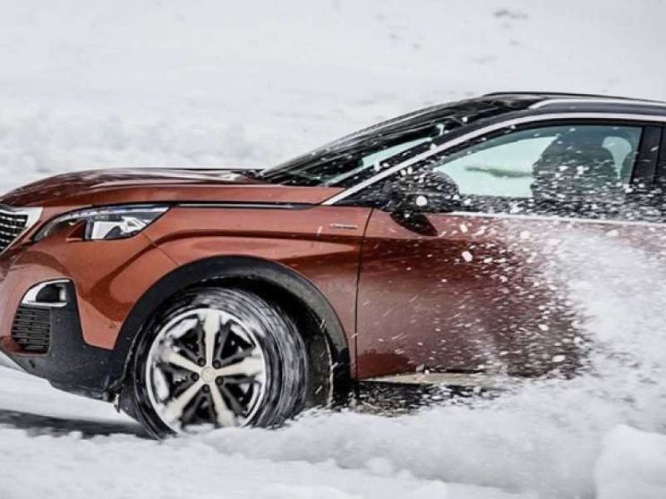 Con l'Advanced Grip Control, Peugeot va ovunque