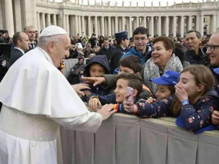 Papa: il cibo non è proprietà privata ma è provvidenza da condividere