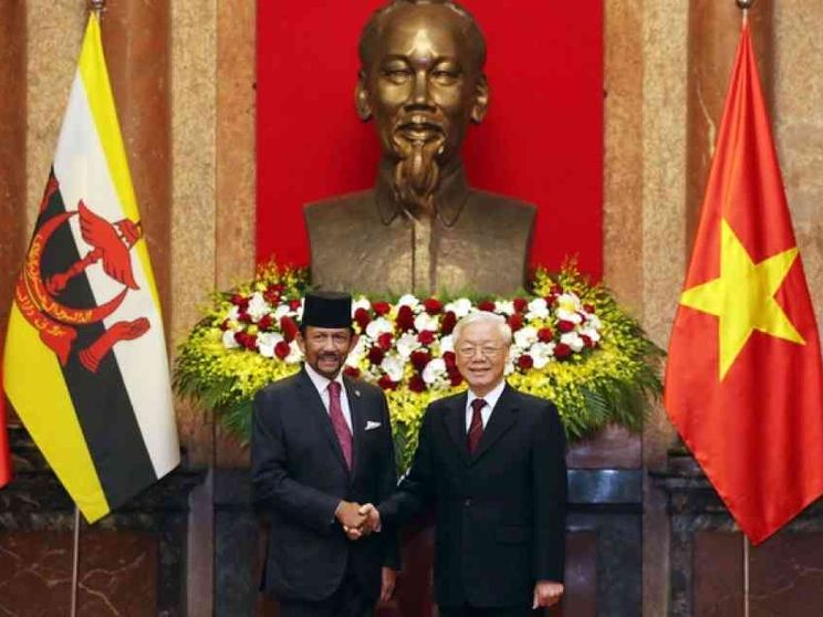Il Brunei introduce la lapidazione per gay e adulteri