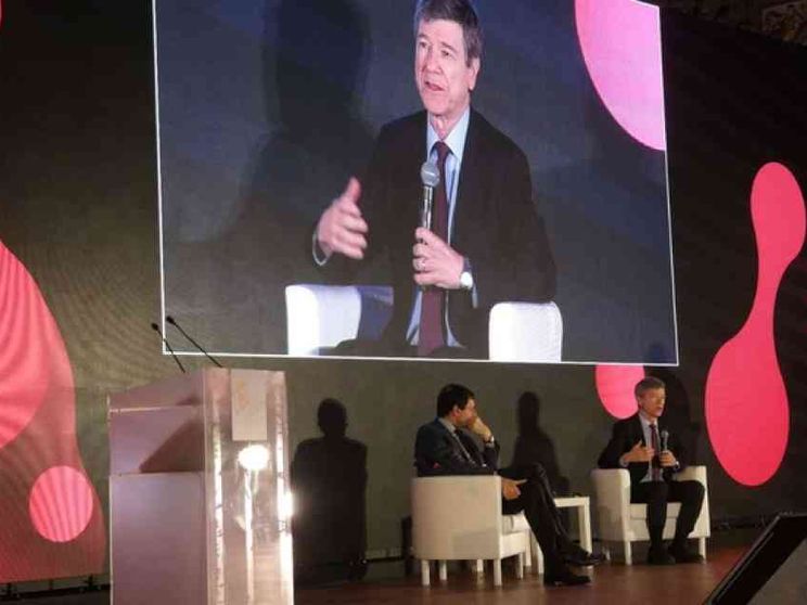 L'economia (civile) secondo Sachs: più cooperazione e no alla flat tax