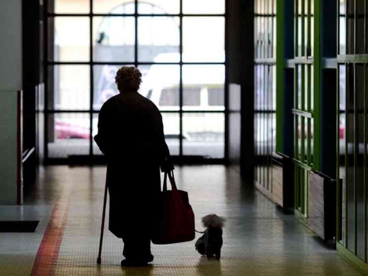 Curare l'ambiente degli anziani per farli sentire meno soli