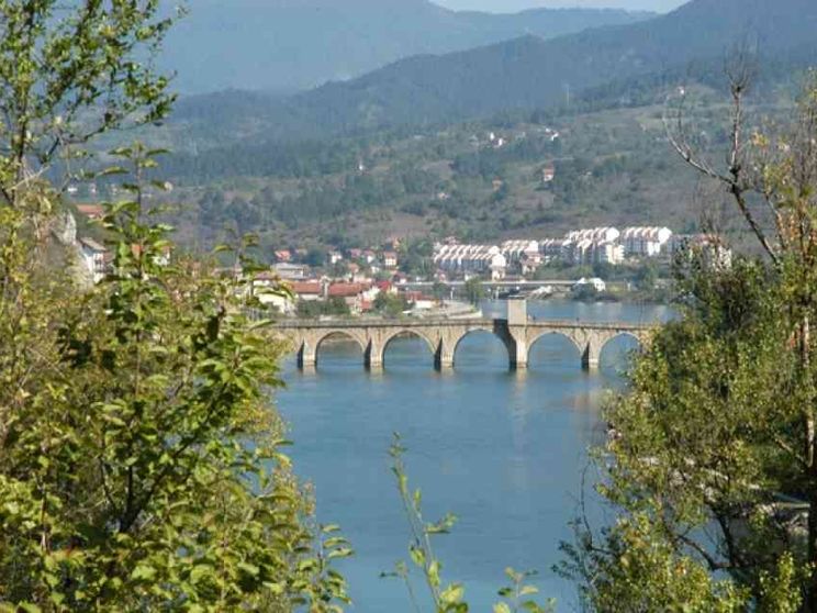 Ponti contro muri: l'architettura di papa Francesco per costruire il futuro