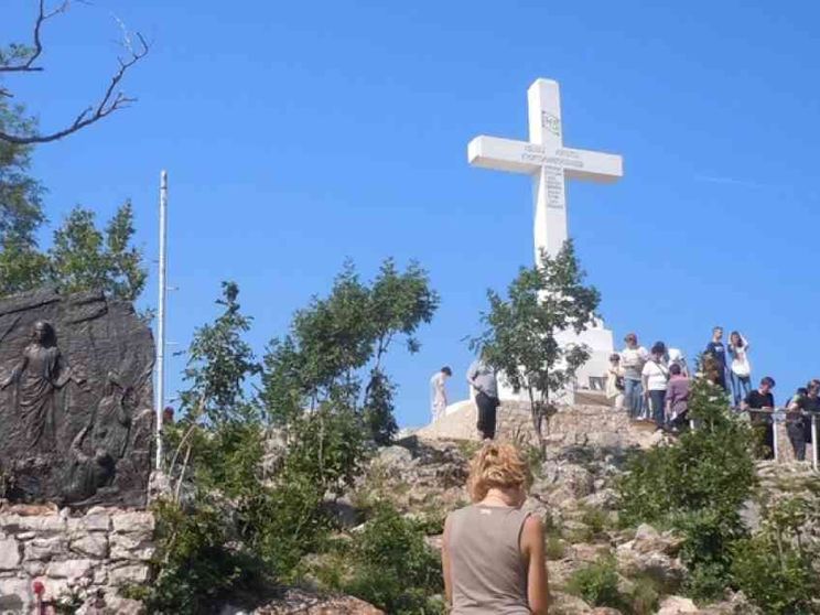 Parla monsignor Hoser: Medjugorje segno di una Chiesa viva