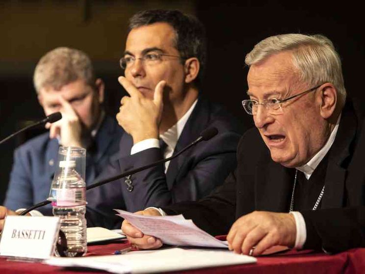 Bassetti: «Soccorrere i migranti, istituzioni prendano loro responsabilità»