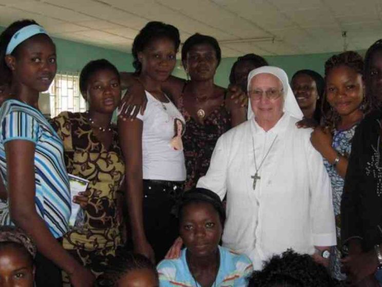 Con suor Eugenia Bonetti la Via Crucis contro la tratta