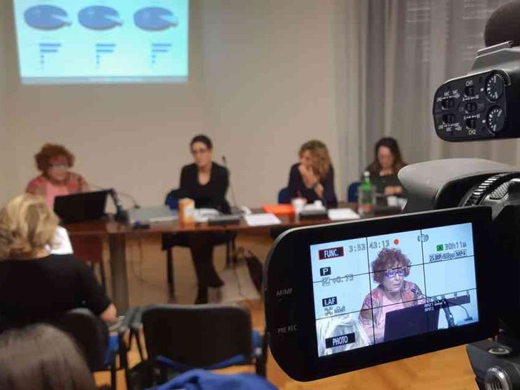 Contro le giornaliste ricatti e molestie sessuali in redazione