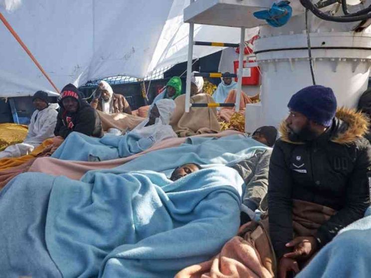 La nave Alan Kurdi vicino a Malta: «Presto senza cibo e acqua»