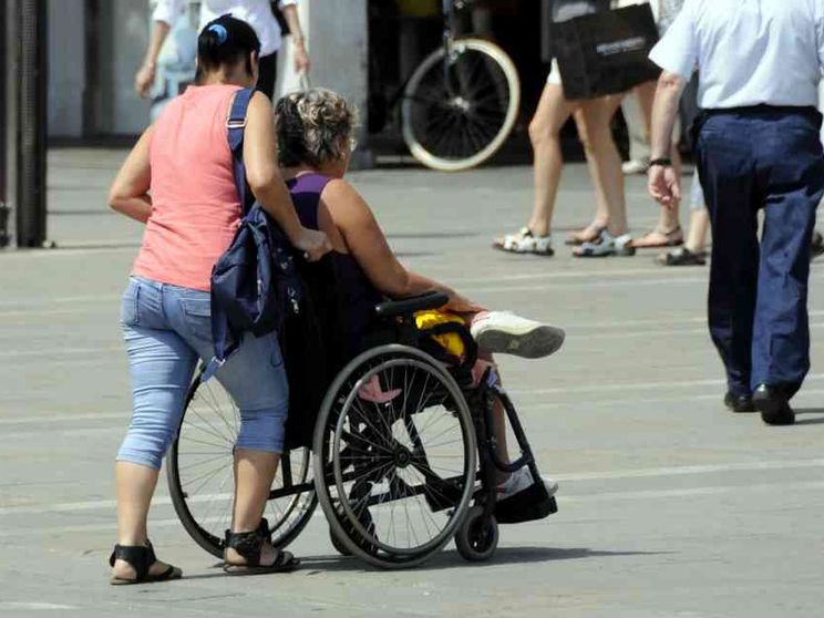 Badanti sfruttate o «in nero». L'emersione non viene favorita