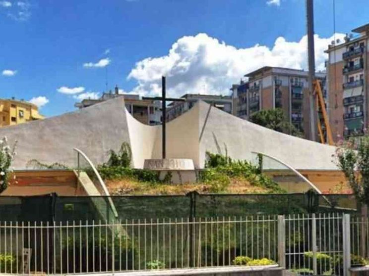 Papa Francesco nella parrocchia romana di San Giulio