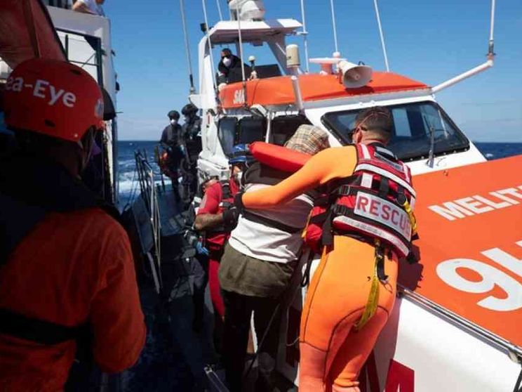 «Non rimandateci all'inferno libico»: il grido dalla nave senza porto