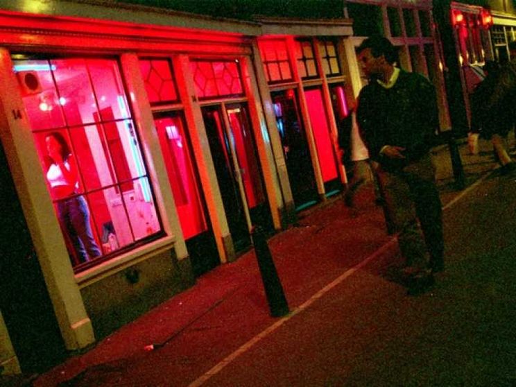 Olanda, 42mila firme al Parlamento: stop alla prostituzione, punire i clienti