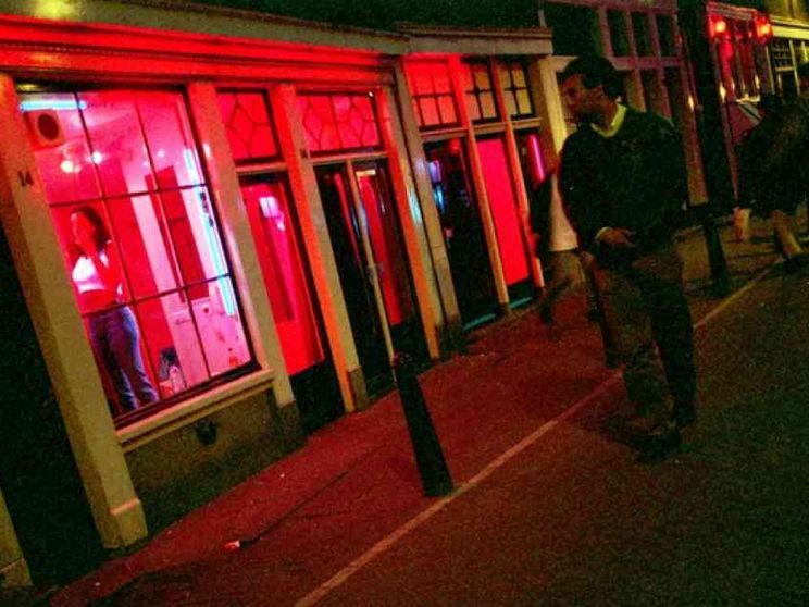 Olanda, 42mila firme al Parlamento: stop alla prostituzione, punire i clienti
