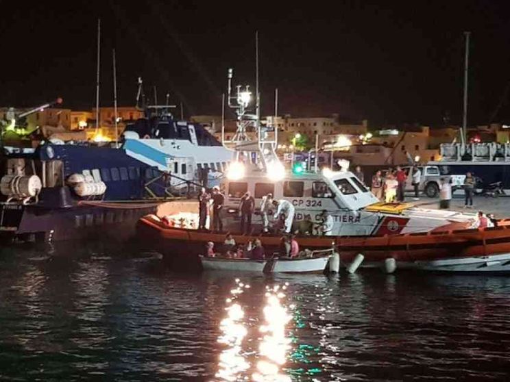 Barca con 70 migranti a Lampedusa. Tra loro 17 libici in fuga dalla guerra