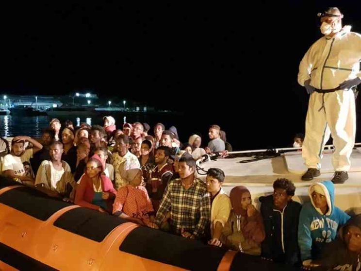 Propaganda vuota e via maestra dei «corridoi»