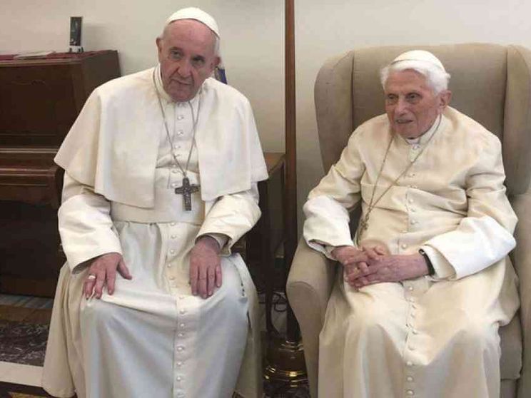 Francesco visita Ratzinger: auguri per Pasqua e i 92 anni