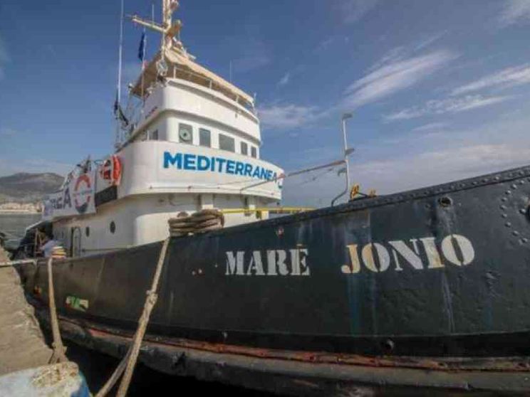 L'«intimazione» del Viminale alla Mare Jonio, Forze Armate «irritate»