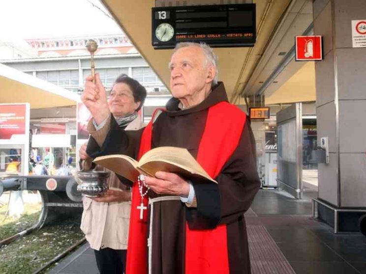 Padre Pesce: «Il mio servizio di frate ferroviere». Il Vangelo tra i binari