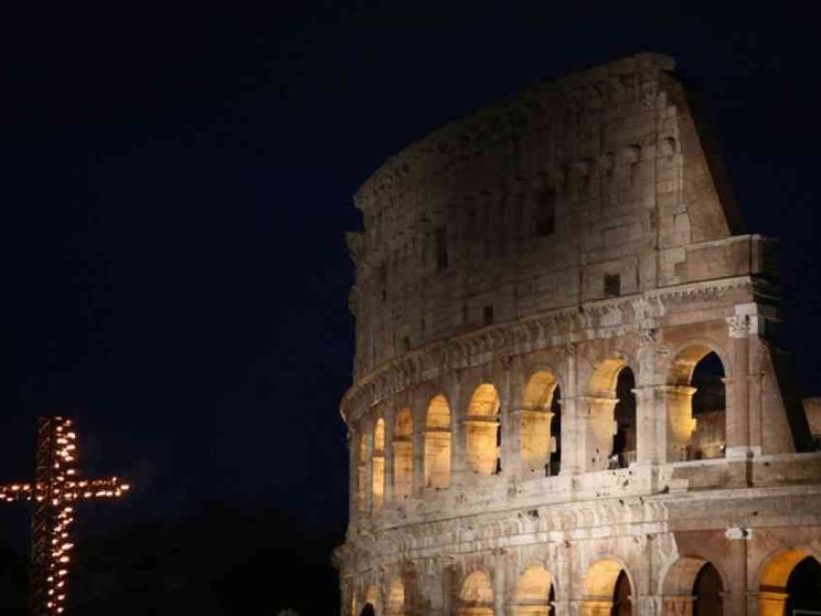 La Via Crucis al Colosseo dedicata agli sfruttati. I testi delle meditazioni