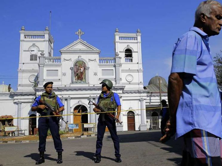 Il governo: «Sono stati i jihadisti». Trovati altri ordigni