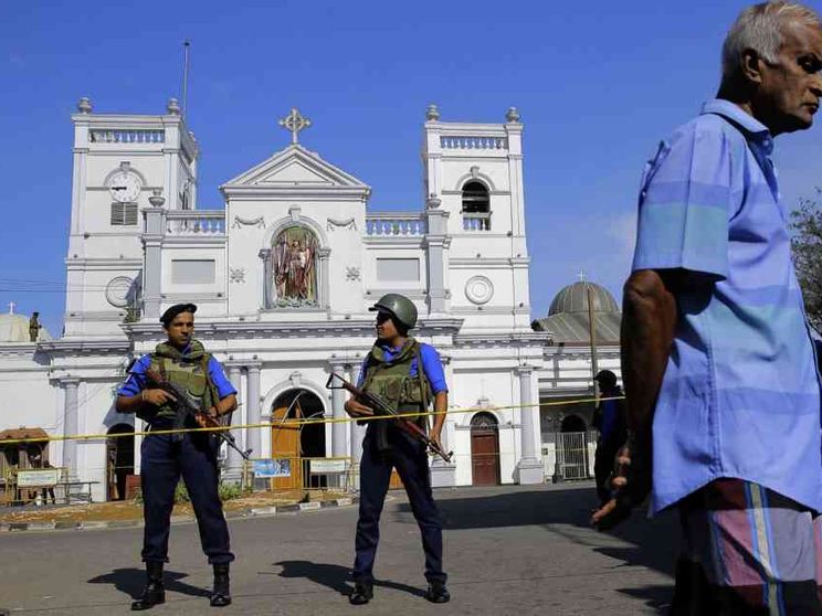 Il governo: «Sono stati i jihadisti». Trovati altri ordigni