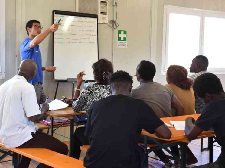 Integrazione cancellata per legge. Salvini sprezzante con le reti di carità