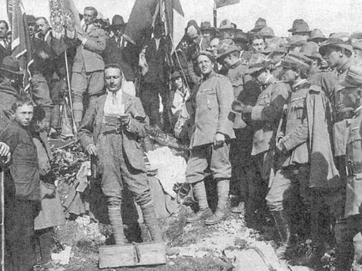 Alpini, da 100 anni insieme per servire