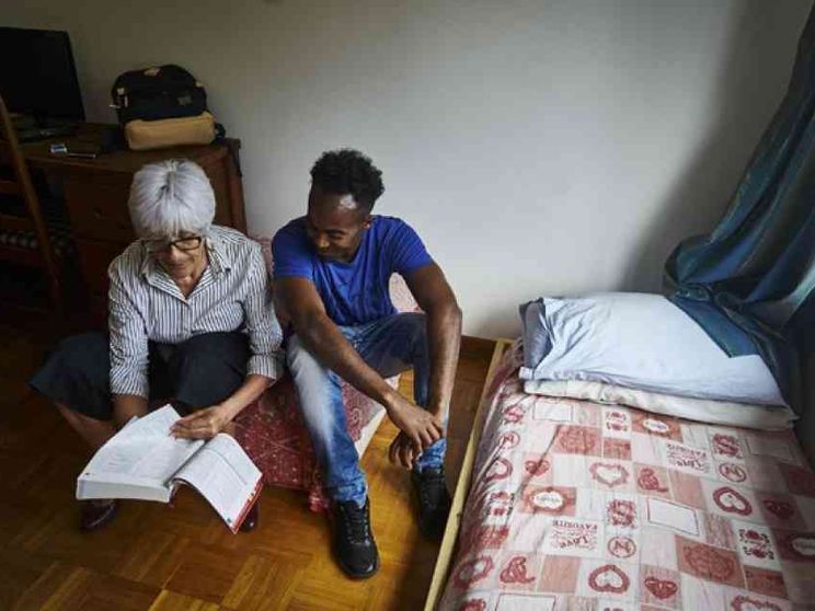 Accoglienza migranti in crisi, 15mila operatori rischiano il lavoro