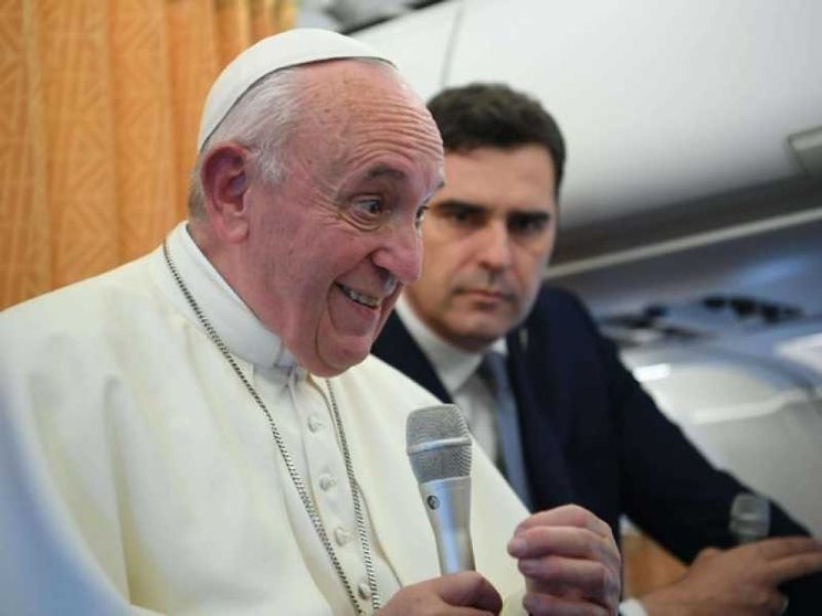 Francesco: no alla politica dell'insulto. E fa il punto sulle donne diacono