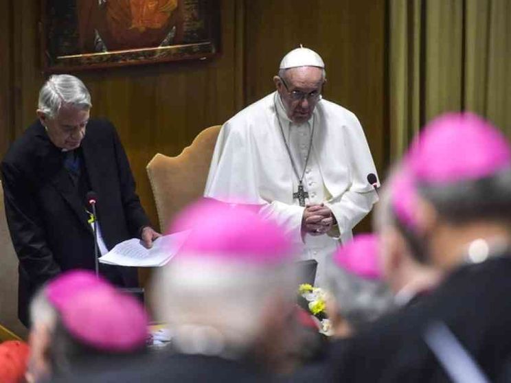 Abusi, la nuova «stretta» di Francesco