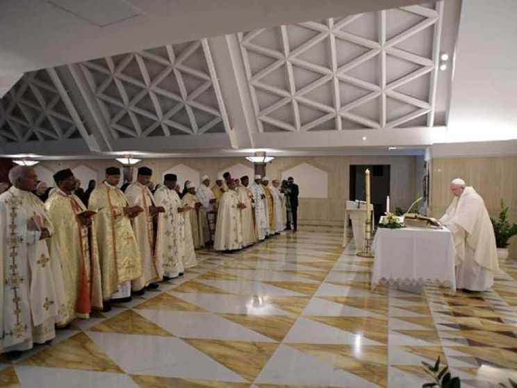 Papa: cristiani innamorati della legge di Dio, ma non testardi