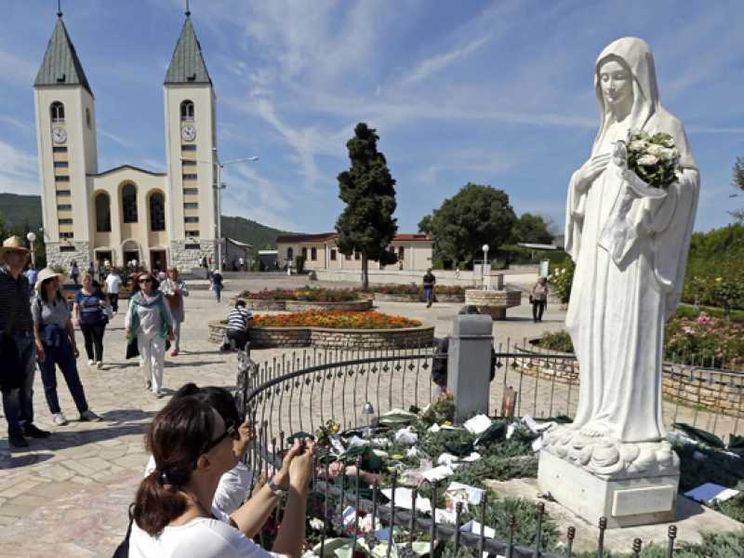 Il Papa autorizza i pellegrinaggi a Medjugorje