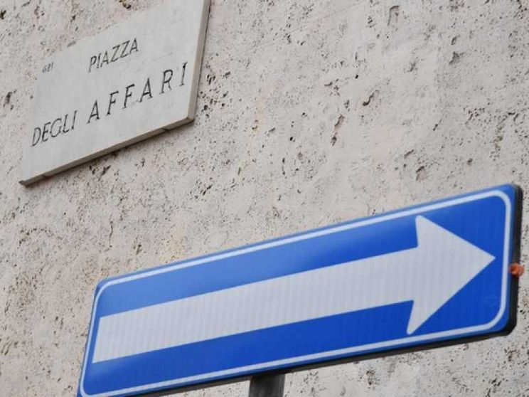 Lo spread «vede» quota 300, poi cala. Tria: nervosismo ingiustificato