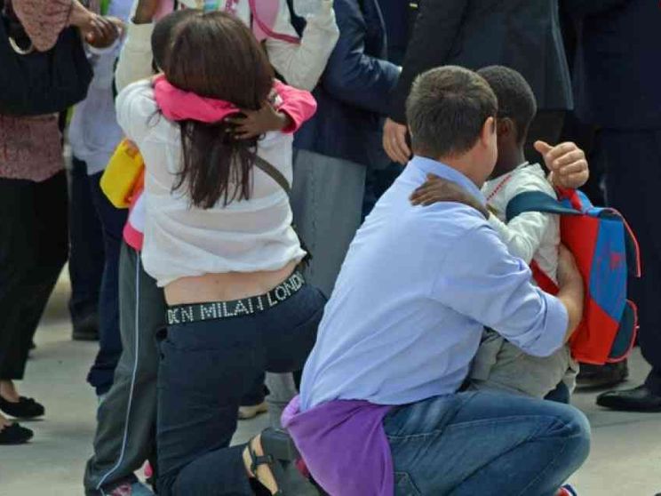 Le famiglie: ministro, venga a vedere i nostri figli «già confezionati»