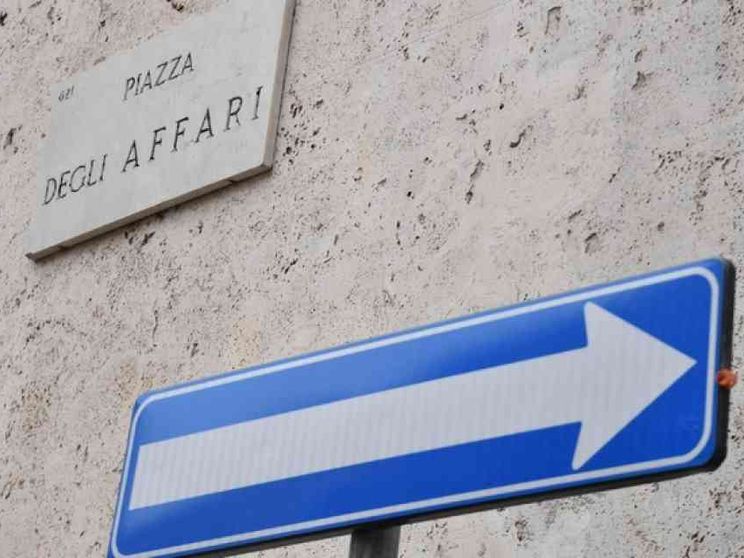 Lo spread «vede» quota 300, poi cala. Tria: nervosismo ingiustificato