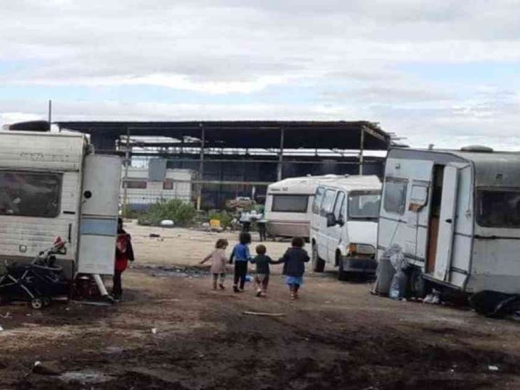 Tra i rom sgomberati di Giugliano