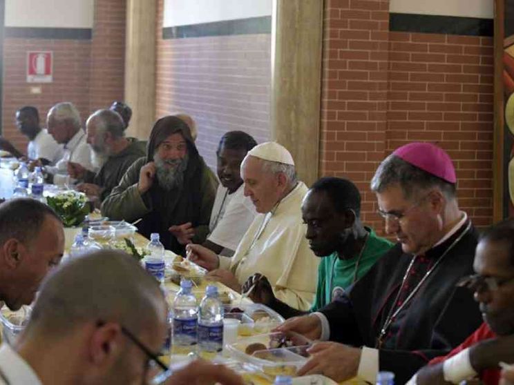 I doni del Papa: 3,5 milioni per bollette e medicine nel solo 2018