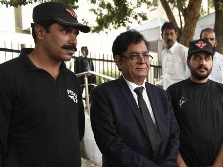 Coppia cristiana in cella per Sms «blasfemi» difesa dal legale di Asia Bibi