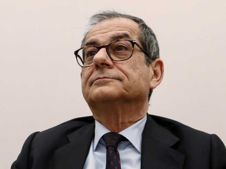 Tria: 80 euro misura sbagliata, saranno riassorbiti. E stop al decreto famiglia