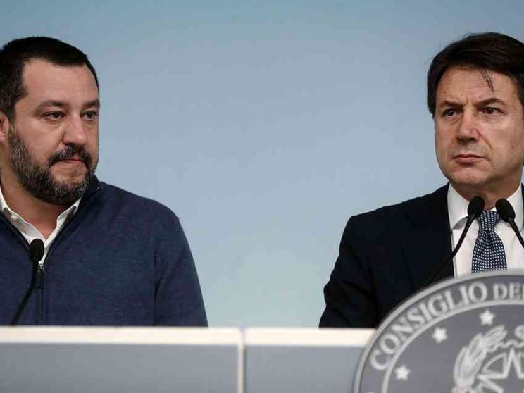 Scontro Salvini-Conte sui decreti sicurezza e famiglia