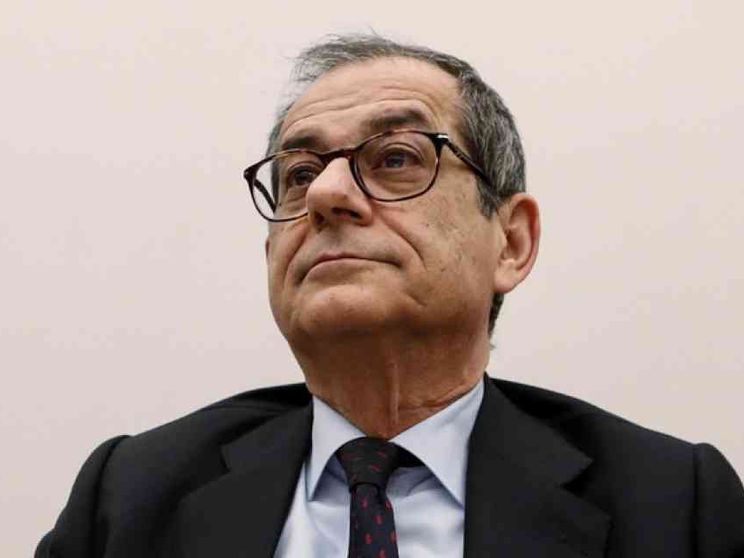 Tria: 80 euro misura sbagliata, saranno riassorbiti. E stop al decreto famiglia