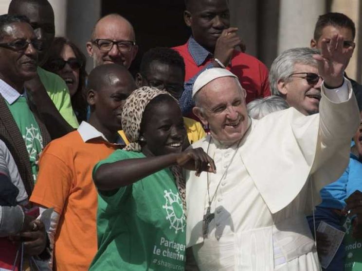 Il Papa sui migranti: il motto dei veri cristiani è «prima gli ultimi»