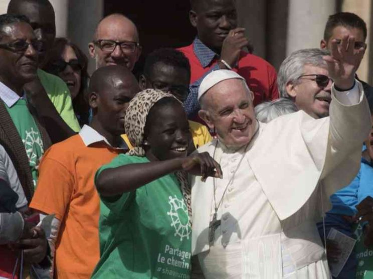 Il Papa sui migranti: il motto dei veri cristiani è «prima gli ultimi»