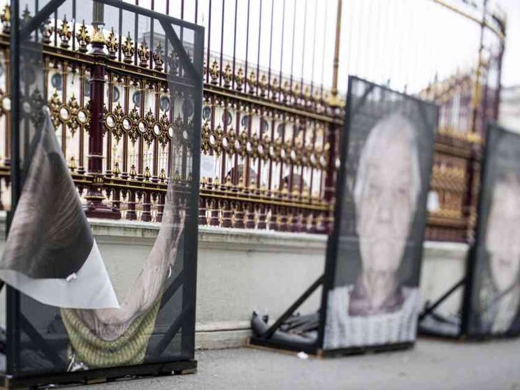 A Vienna sfregiate foto di sopravvissuti alla Shoah