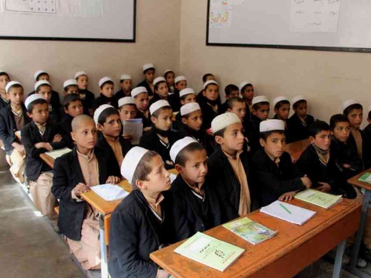 In Afghanistan scuole sotto attacco: oltre tre milioni senza insegnanti