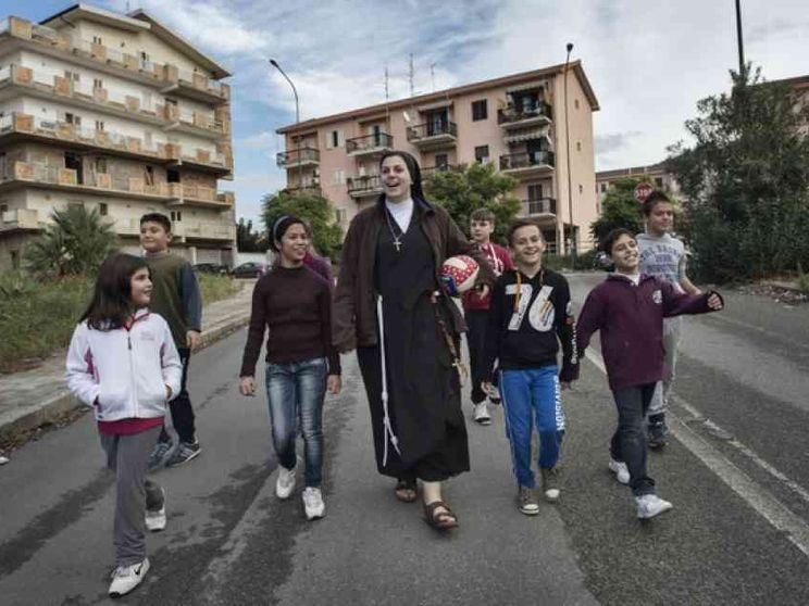 Lo chieda ai prefetti, signor ministro Salvini. Quello che la Chiesa fa