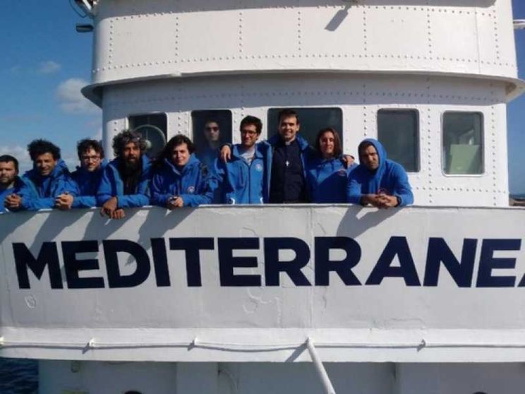 Don Mattia Ferrari: «Ora guardateli negli occhi e non dimenticateli»