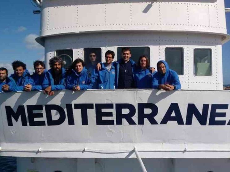 Don Mattia Ferrari: «Ora guardateli negli occhi e non dimenticateli»