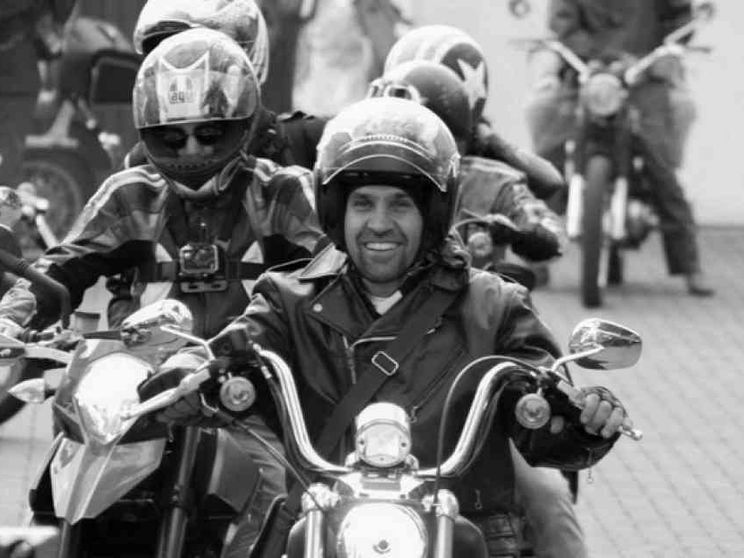 Il "don" che guida la moto: «È una pastorale di strada»
